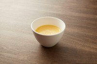 コラーゲンたっぷりの深いコクと旨みのある乳白色のスープ