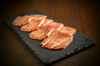 極上の生タン
