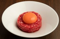 特製うしごろユッケ　　　￥1,700
極上和牛タルタル　　　　￥1,700
+150でキャビア添え　　￥1,850
特選赤身握り　燻製醤油4貫　￥1,650
サーロインの炙り握り　￥660
サーロインの炙り握り　キャビア添え　￥820