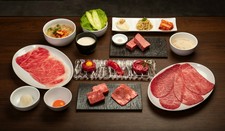 銀座店限定、
厳選生肉を使用した3種盛りも入った人気のｺｰｽ。
圧倒的なコストパフォーマンスです。