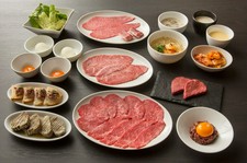 ヘルシーで旨みの詰まった赤身肉は、
焼肉を食べ慣れたお客様にもおすすめです。
飲み放題がセットです。