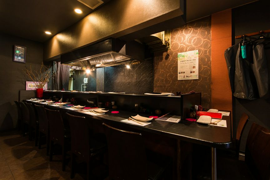 “仕事帰りの一杯”に便利なカウンター席