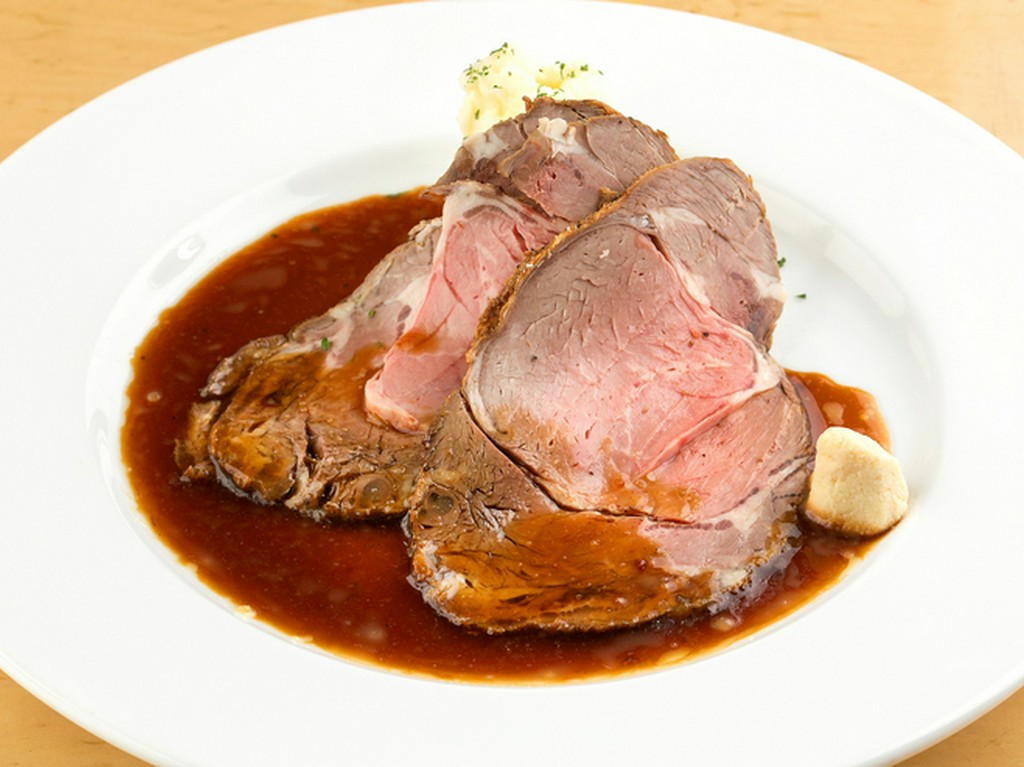 噛むほどに旨みがあふれる。ローストビーフ　マッシュポテト添え