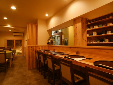 しっとりとした大人のデートに。和の趣あふれる上質な空間