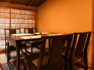 少人数からグループまでつかえる和の趣あふれる個室