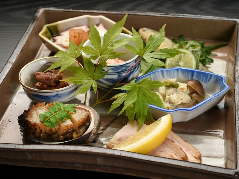 季節ごとに厳選した素材のみを使用した『季節の盛り合わせ(八寸)』