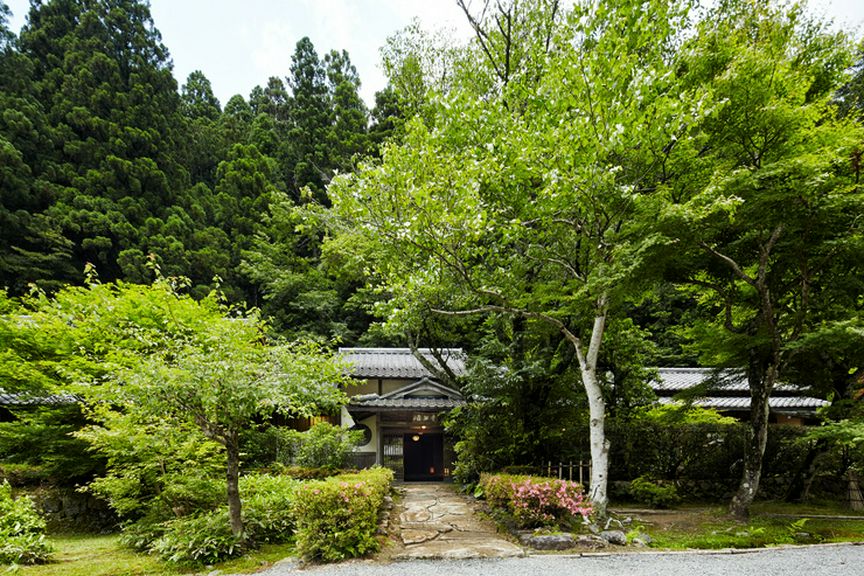 山狭に佇む、創業120年を越す老舗料理宿