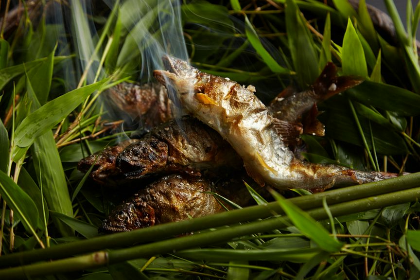 初夏のご馳走は、まず鮎から