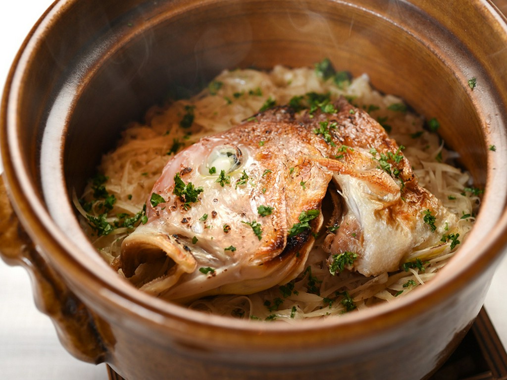 新鮮な魚の旨味がお米にギュッと染み込んでいる、香り豊かな『（御飯）ぐじの炊き込み』