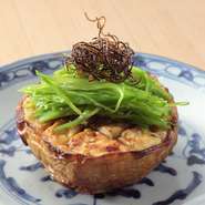 魚介は瀬戸・明石の魚を中心に、季節に合わせて全国各地から厳選。野菜も京野菜を中心に旬のものが使われています。お米にもこだわり、その年々の美味しいお米を買い付けるほど。