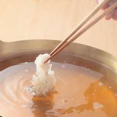 旬の魚介を風味豊かな出汁でいただく『鱧しゃぶ（玉葱風味出汁）』