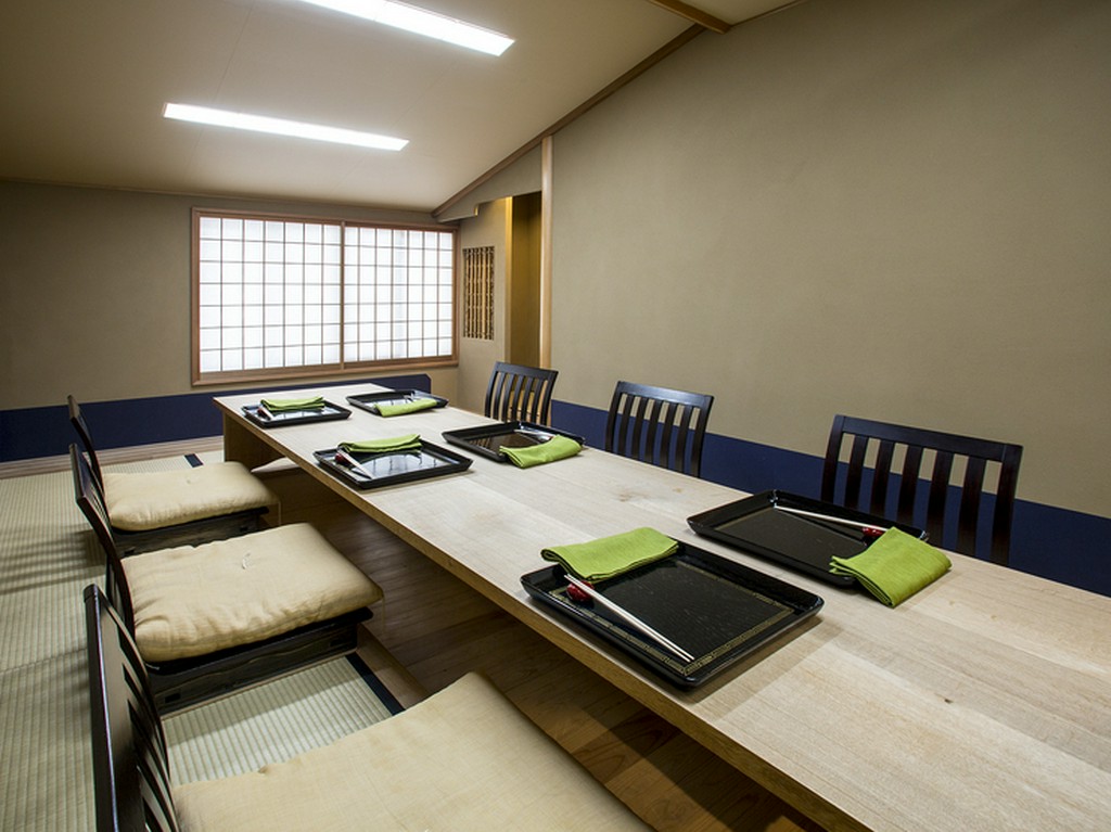 ゆったりと過ごせる座敷は、会食、接待などさまざまな用途に対応