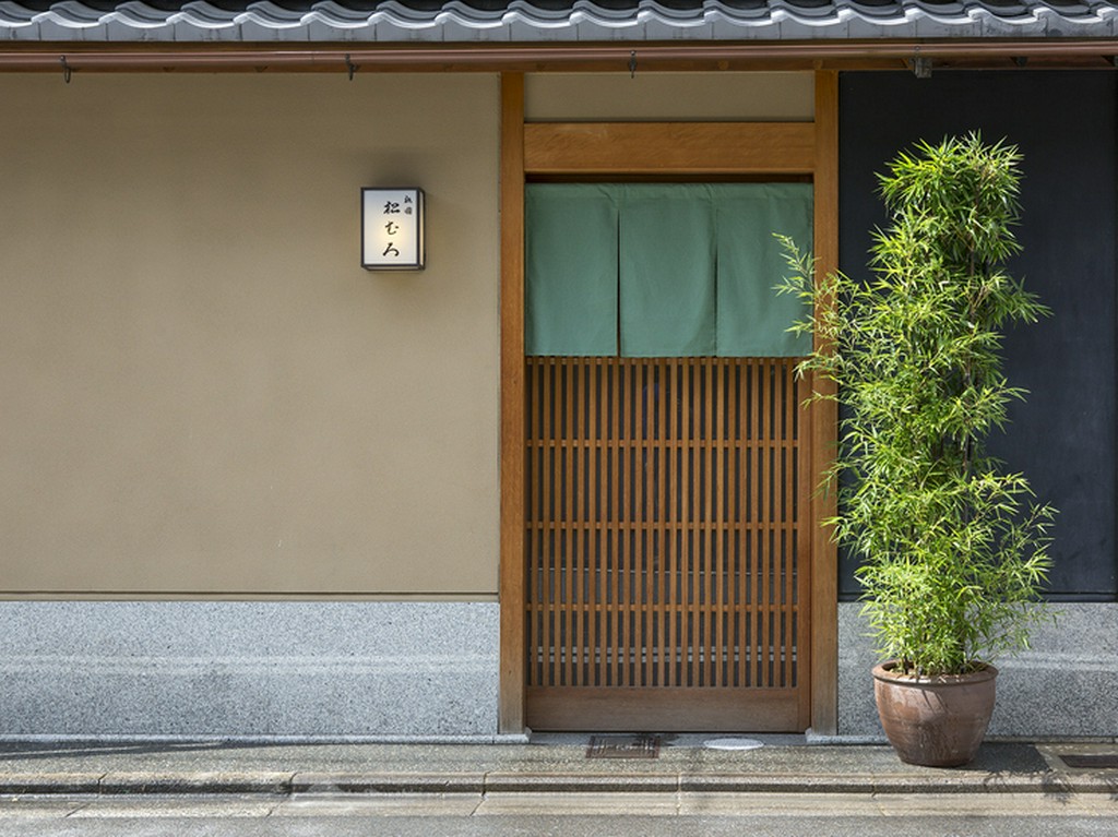 喧騒を離れ、静謐な空間で穏やかに語らうひととき