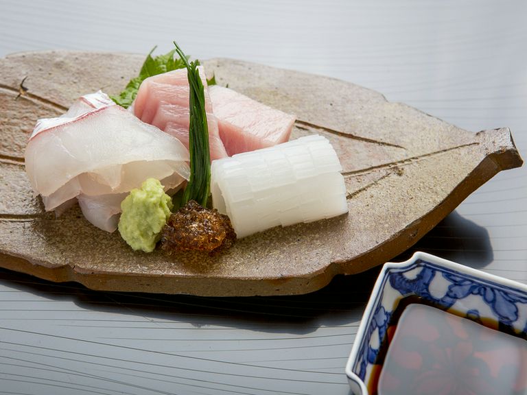 旬の素材と新鮮さにこだわりぬいた『鯛 ヨコワ イカ造り』