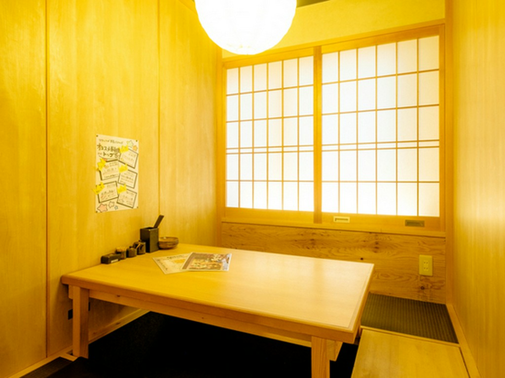 ゆっくりお酒を飲みながら、食事を満喫できる快適空間