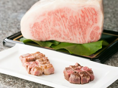 地元の最高級牛肉、ジューシーな肉質が魅力の『みかわ牛ゴールドA5のステーキ』