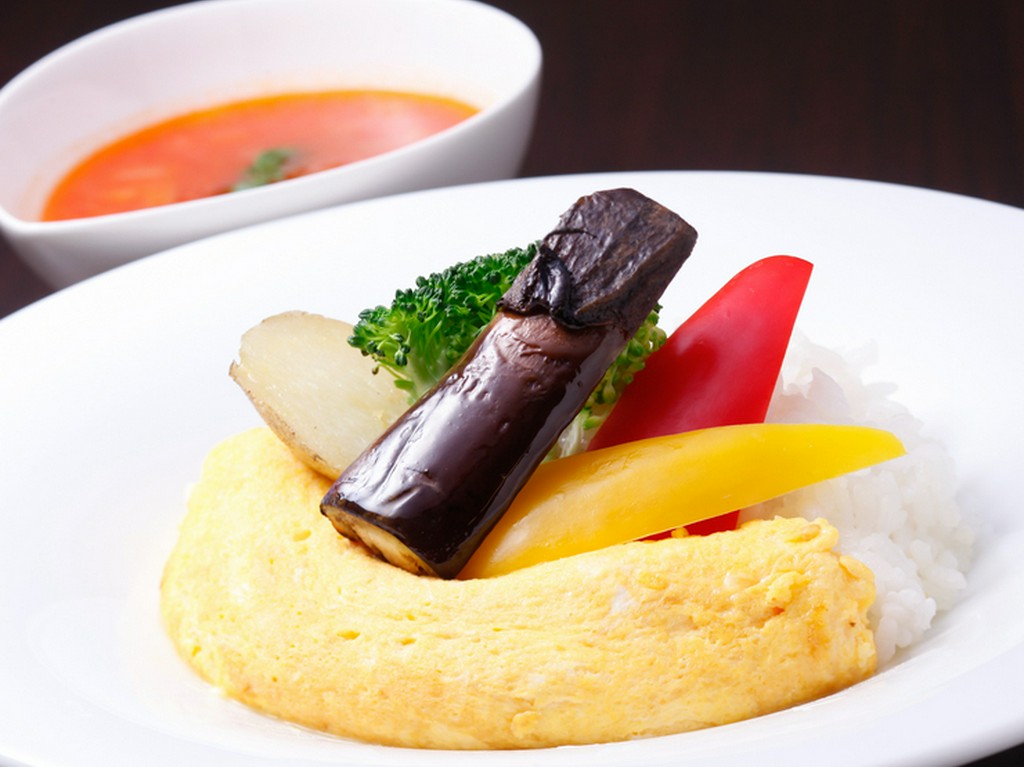 麦ごはんを使った健康的な『チーズオムライスのスープ仕立て』