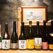 日本酒は定番からプレミアムなもの、地酒までさまざまな銘柄が揃います。ワインが種類豊富なのも、うれしいところ。極上の肉料理に合わせて好みの銘柄を選んだり、飲み比べしてみてはいかがでしょう。