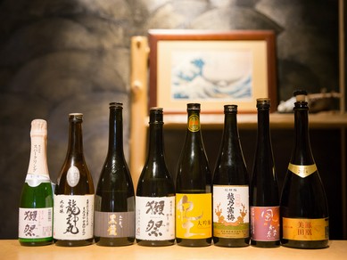 本格肉料理とともに楽しむ、選りすぐりの日本酒やワイン