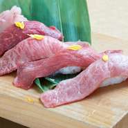 さんかく、タン、ミスジ、赤身を贅沢に寿司でいただく逸品。良質な肉にこだわっている肉屋ならではの寿司盛り合わせです。