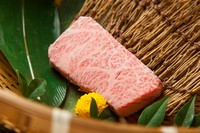 肩ロースから取れるお肉。ロースの中で最もサシが美しい部分