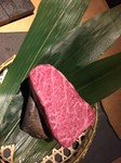中バラから取れるお肉。1頭で数キロしか取れない希少部位。ヘレに似たような食感。