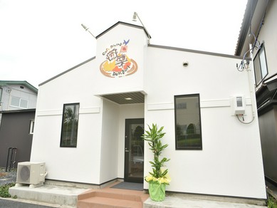 食べて、話して、笑って、自分の家の居間のようにくつろいで