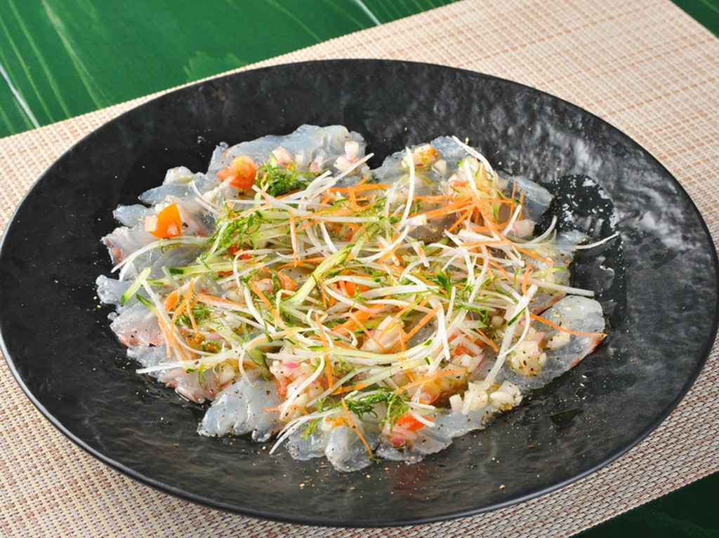 旬の魚介のおいしさを生でいただく『海鮮カルパッチョ』※前日までに要予約