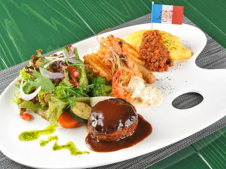 贅沢な食材で構成した夢あふれる『大人のお子様ランチ』