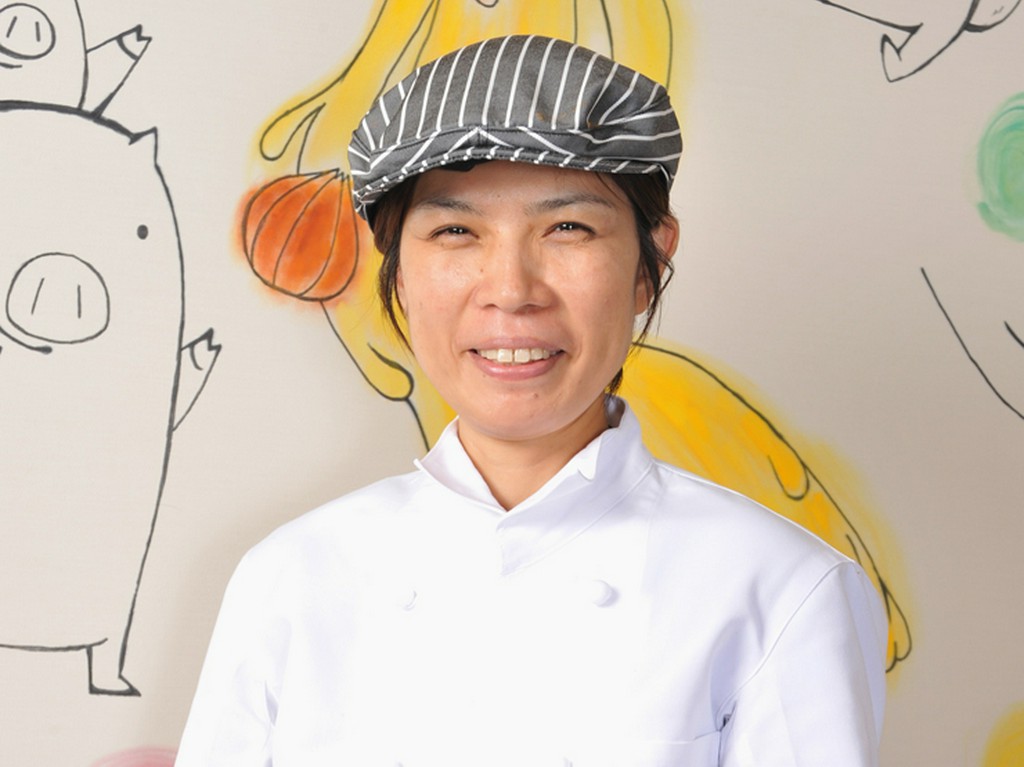 笑顔の接客で、お客様がくつろげる雰囲気づくりを心がけています