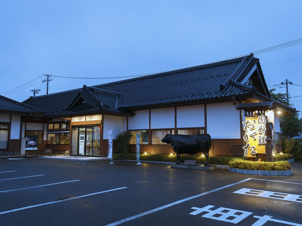 ランチ、ディナーとも予約は必須