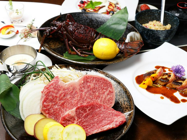 豪華食材を心ゆくまで味わえる、コース料理で華やか女子会