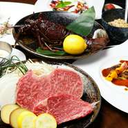 女子会には、前菜からはじまりデザートまでフルコースで満喫できるコース料理がおすすめ。活伊勢エビの鉄板焼きが食べられる『鉄板ステーキコース　仁』がイチオシです。