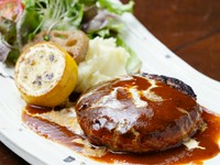 ジューシーな肉汁が溢れ出す『大和牛と大和ポークの自家製ハンバーグランチ』