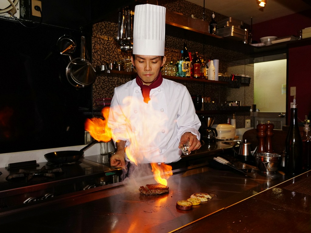 楽しく、思い出に残る「食時」になるよう、心を込めて接客