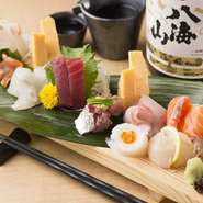 確保するためのルートがあるため、入手困難と言われている、獺祭があります。また、獺祭以外にも、料理人が試飲して、寿司に合うバランスのいい日本酒が多数、用意されているので、日本酒好きには嬉しいお店です。