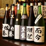 日本各地の銘酒が取り揃えられています。無くなり次第終了の貴重な日本酒が入荷することも。鶏の旨味に負けないしっかりとした純米吟醸を基本に、甘口、中口、辛口とさまざまな味が楽しめます。