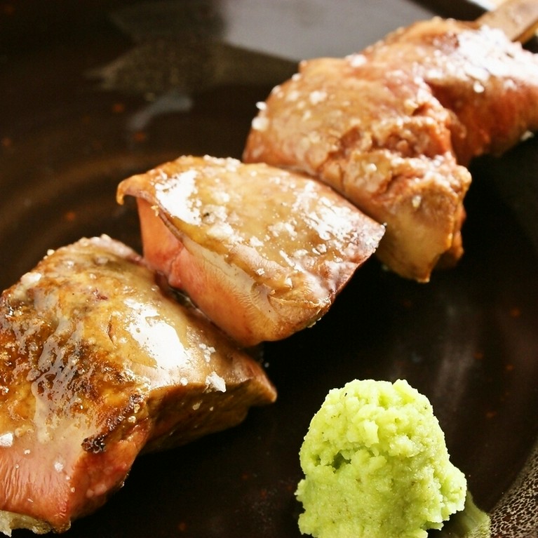 レバーの魅力を最大限に引き出された焼き加減が絶妙。鶏のフォアグラ『白レバー』