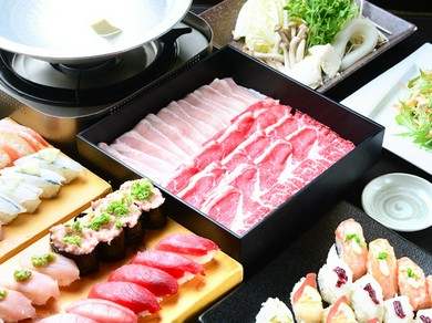 新鮮な魚と共に、厳選された肉もたっぷり食べられる『寿司・しゃぶしゃぶ食べ放題、飲み放題コース』