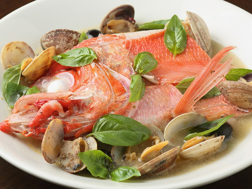 素材の持ち味が溶け込むスープまで絶品『アクアパッツァ』