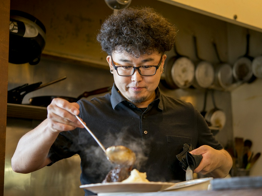 手作りにこだわり、丁寧な仕事ぶりが光る