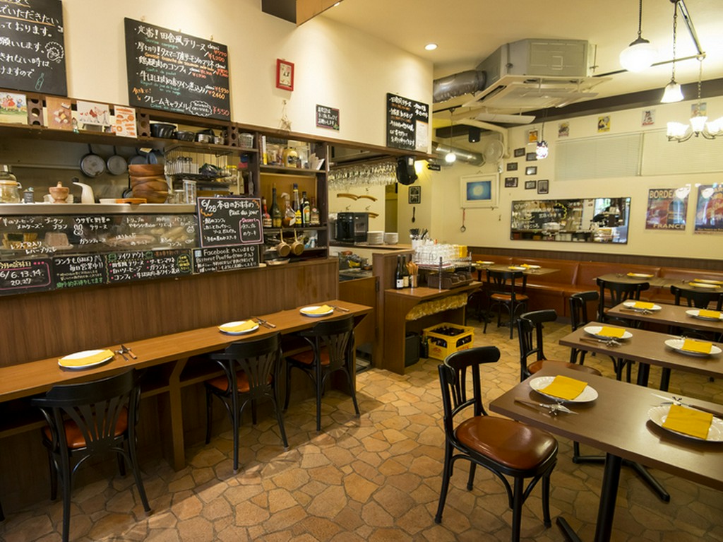 店内に入ったら、ブラックボードに注目