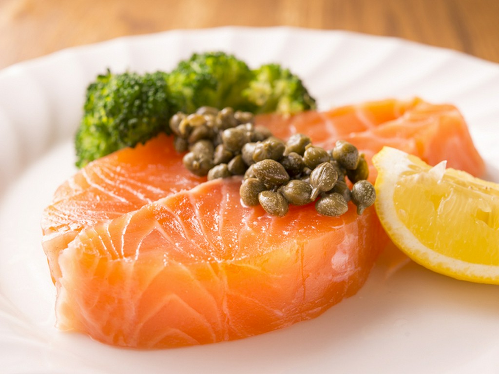 クセがなく濃厚なうまみの『厚切り　タスマニア産サーモンマリネ』