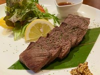八代「猪鹿工房東陽」の鹿肉を使用。

