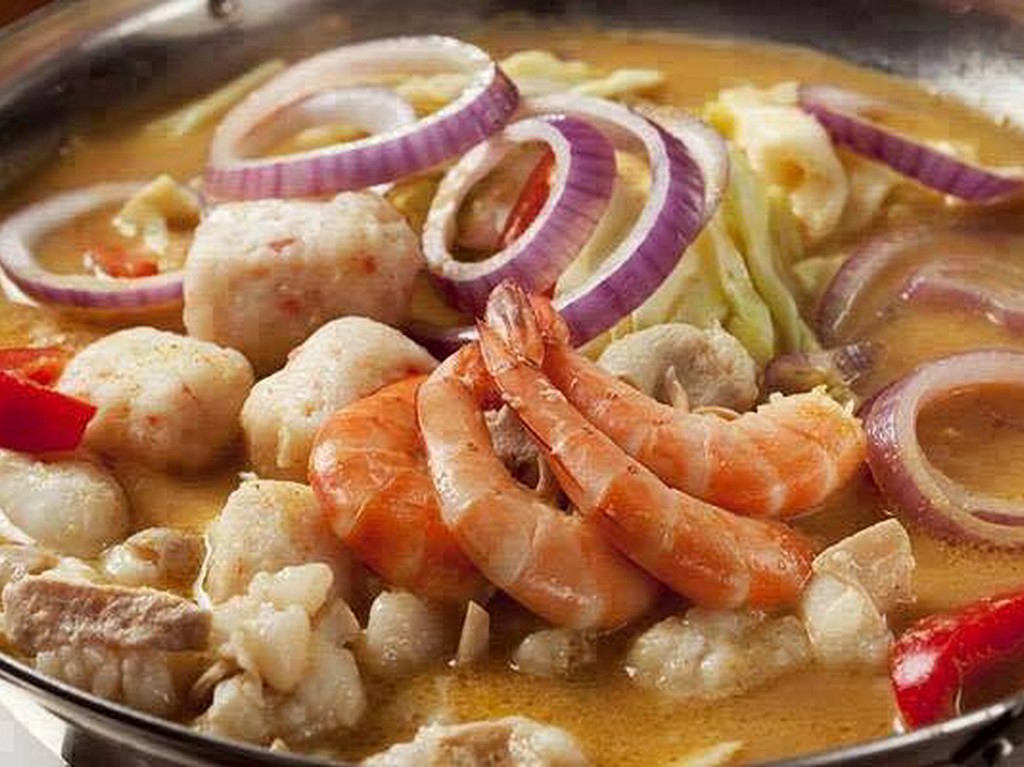 スパイスの香りが食欲を刺激『旨辛カリーもつ鍋』