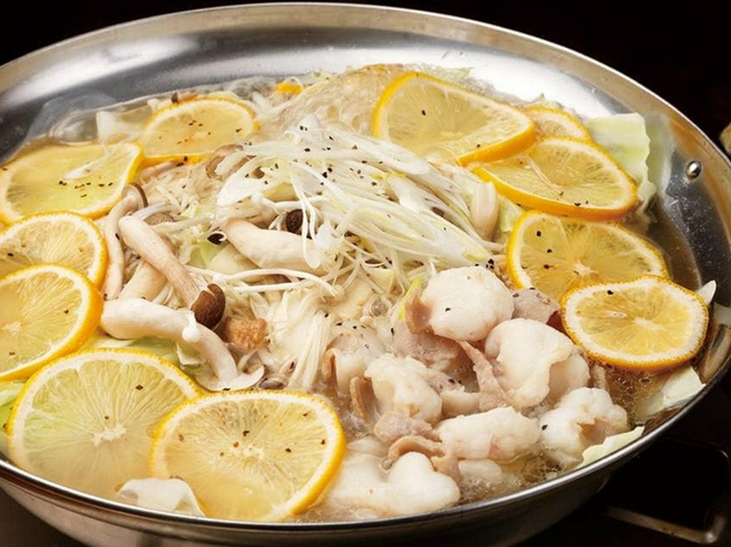 女性のお客様に大人気の『爽やかレモンもつ鍋』