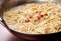 久留米「大砲ラーメン（麺工房）」の麺を使用。