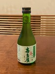 地元八女の契約栽培米「吟のさと」で造った純米吟醸酒。ふくらみのある芳醇な味わいとフルーティな吟醸香が絶妙に調和し、食中酒として料理を引き立てます。