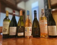 フランス、イタリア、ポルトガル、ルーマニアなどのワインを取り揃えております。詳しくはワインリストをご覧ください。