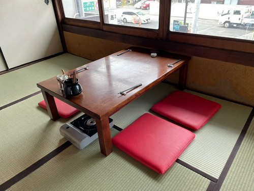 カップルや家族で、専門店のもつ鍋を心ゆくまで堪能